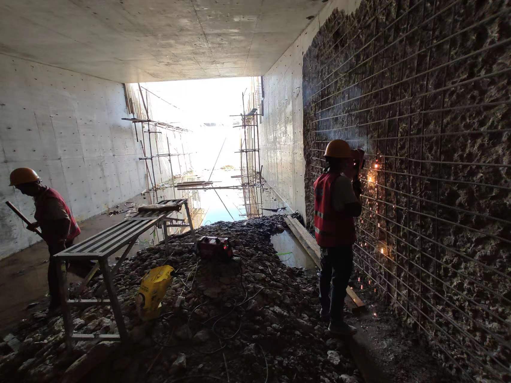 贺州挖断承重墙导致楼体开裂，加固施工方案出炉